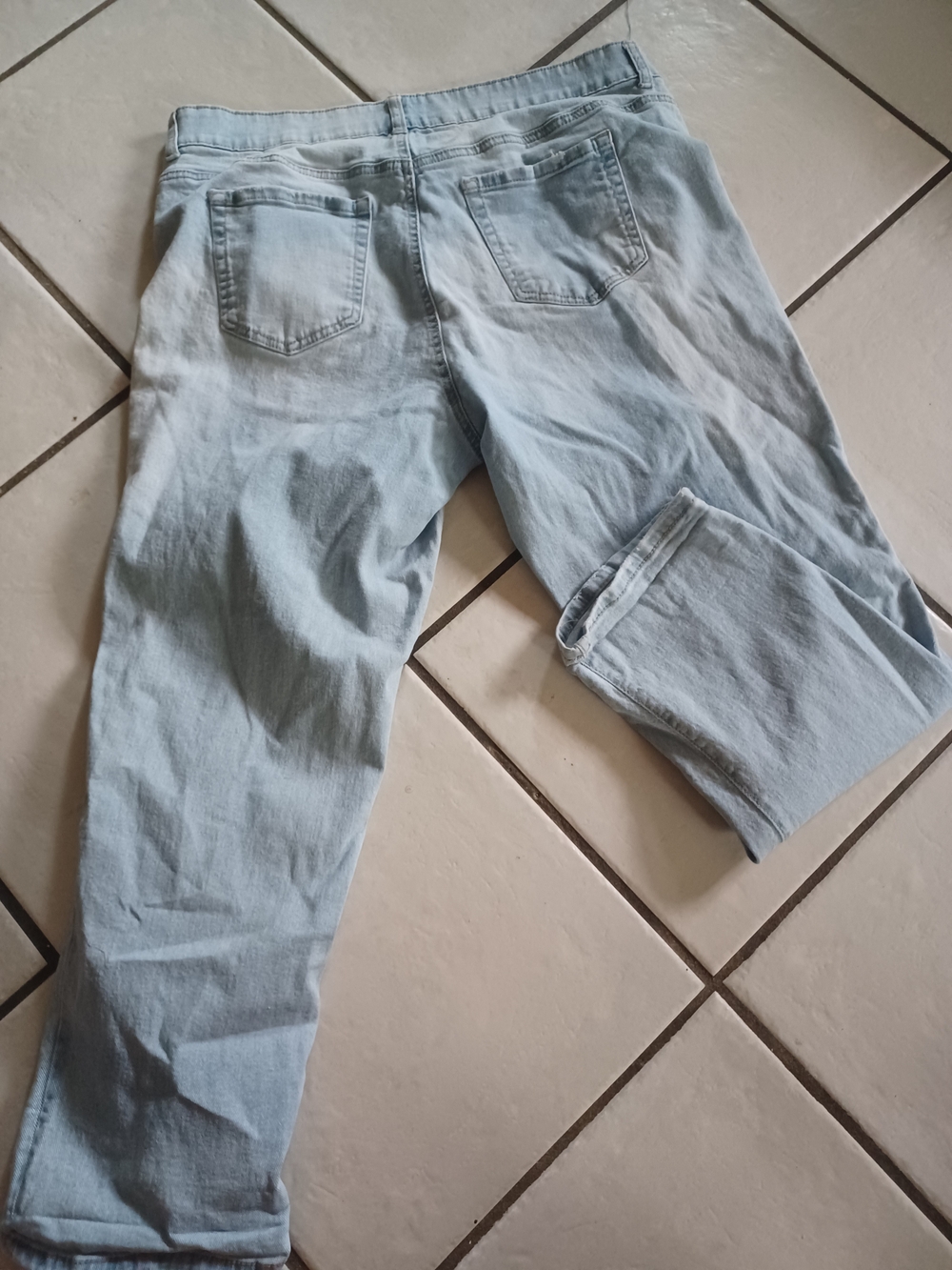 Light Wash Straight Leg Jeans - Classic Everyday Style